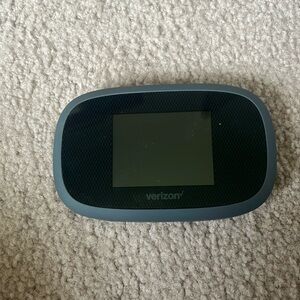 Verizon 8800 L MiFi 4G mobile portable Wi-Fi